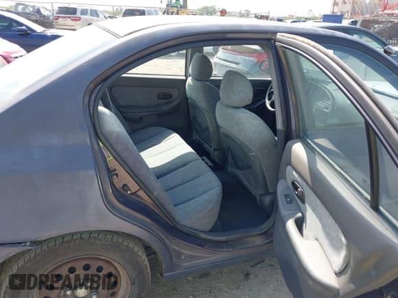 ✅ 2002 Hyundai Elantra GLS • VIN: KMHDN45D92U288596 • Lot: 42448223. Wystawiony na IAAI z przebiegiem 116 985 mil. Bezpłatny archiwum sprzedaży aukcyjnych z USA i szczegółowy raport historii pojazdu na DreamBid. Zdjęcie 8.