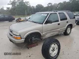 2001 Chevrolet Blazer LT z VIN 1GNDT13W212207596, wystawiony jako Copart lot #76174454 z przebiegiem 139 367 mil mil oraz Nie do naprawy • Non repairable. Historia ofert i sprzedaży dostępna na DreamBid. Obrazek 1.