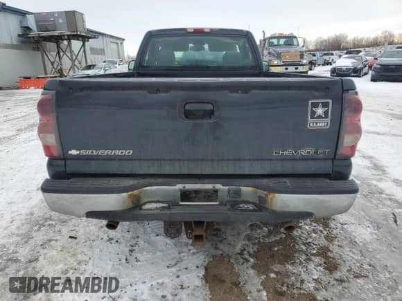 2004 Chevrolet Silverado 1500 LS z VIN 1GCEC14T14E188690, wystawiony jako Copart lot #42616285 z przebiegiem 186 116 mil mil oraz Czysty tytuł • Clean title. Historia ofert i sprzedaży dostępna na DreamBid. Obrazek 6.