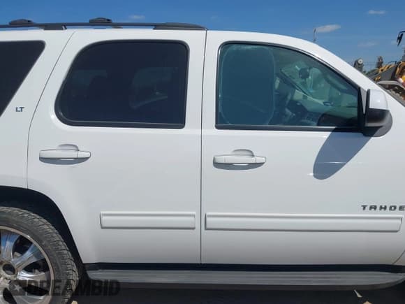 ✅ 2013 Chevrolet Tahoe LT • VIN: 1GNSCBE02DR338531 • Lot: 42452375. Wystawiony na IAAI z przebiegiem 105 425 mil. Bezpłatny archiwum sprzedaży aukcyjnych z USA i szczegółowy raport historii pojazdu na DreamBid. Zdjęcie 13.