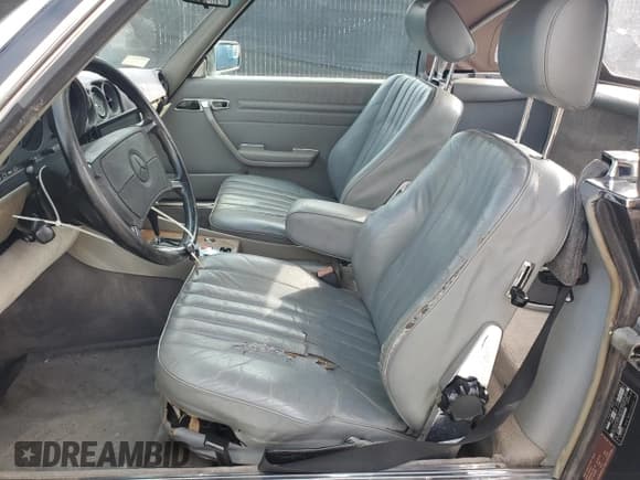 ✅ 1987 Mercedes-Benz 560 SL • VIN: WDBBA48D4HA061845 • Lot: 85739155. Listed on Copart with 117,433 mi. Free auction sales archive from the USA and detailed vehicle history report at DreamBid. Image 7.