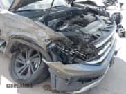 ✅ 2023 Volkswagen Atlas SE • VIN: 1V2JR2CAXPC550095 • Lot: 43479260. Wystawiony na IAAI z przebiegiem 21 622 mil. Bezpłatny archiwum sprzedaży aukcyjnych z USA i szczegółowy raport historii pojazdu na DreamBid. Zdjęcie 6.