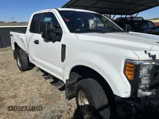 ✅ 2017 Ford F-250 XLT • VIN: 1FT7X2B62HED20524 • Lot: 43694216. Wystawiony na IAAI z przebiegiem 43 901 mil. Bezpłatny archiwum sprzedaży aukcyjnych z USA i szczegółowy raport historii pojazdu na DreamBid. Zdjęcie 1.