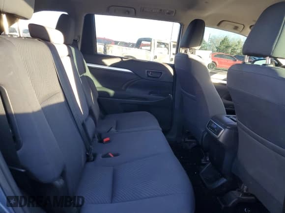 ✅ 2019 Toyota Highlander Hybrid LE • VIN: 5TDBGRFH5KS072916 • Lot: 82644204. Listed on Copart with 107,025 mi. Free auction sales archive from the USA and detailed vehicle history report at DreamBid. Image 11.