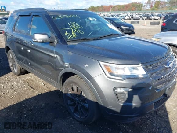 ✅ 2018 Ford Explorer XLT • VIN: 1FM5K8DH5JGC89251 • Lot: 43636131. Wystawiony na IAAI z przebiegiem 60 648 mil. Bezpłatny archiwum sprzedaży aukcyjnych z USA i szczegółowy raport historii pojazdu na DreamBid. Zdjęcie 1.