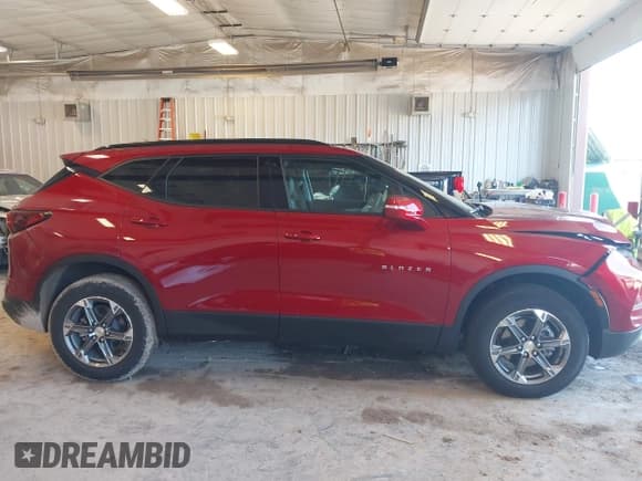 ✅ 2024 Chevrolet Blazer LT • VIN: 3GNKBDR40RS200275 • Lot: 42645261. Listed on IAAI with 8,535 mi. Free auction sales archive from the USA and detailed vehicle history report at DreamBid. Image 13.