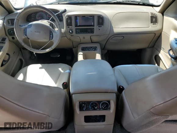 ✅ 2002 Ford Expedition Eddie Bauer • VIN: 1FMFU18LX2LA30798 • Lot: 62090645. Listed on Copart with 242,906 mi. Free auction sales archive from the USA and detailed vehicle history report at DreamBid. Image 8.