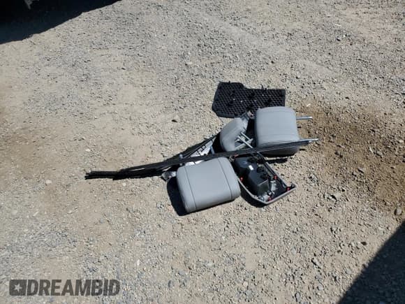 ✅ 2022 Toyota Tundra Limited Hybrid • VIN: 5TFJC5DB9NX009301 • Лот: 64211815. Опубликован ранее на Copart с пробегом 62 064 миль. Бесплатный доступ к архиву аукционных продаж из США и подробный отчёт об истории автомобиля на DreamBid. Изображение 12.