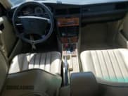 ✅ 1993 Mercedes-Benz 190 • VIN: WDBDA28D1PG089658 • Лот: 58623165. Опубликован ранее на Copart с пробегом 132 317 миль. Бесплатный доступ к архиву аукционных продаж из США и подробный отчёт об истории автомобиля на DreamBid. Изображение 8.