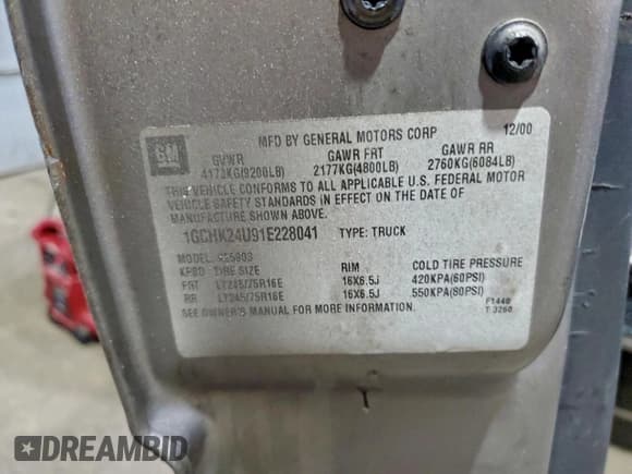 ✅ 2001 Chevrolet Silverado 2500HD • VIN: 1GCHK24U91E228041 • Lot: 94269065. Wystawiony na Copart z przebiegiem 159 267 mil. Bezpłatny archiwum sprzedaży aukcyjnych z USA i szczegółowy raport historii pojazdu na DreamBid. Zdjęcie 12.