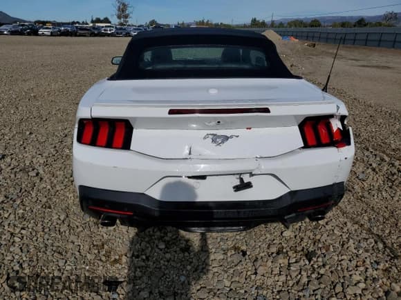 ✅ 2024 Ford Mustang EcoBoost Premium • VIN: 1FAGP8UH9R5112925 • Lot: 92244685. Listed on Copart with 32,861 mi. Free auction sales archive from the USA and detailed vehicle history report at DreamBid. Image 6.