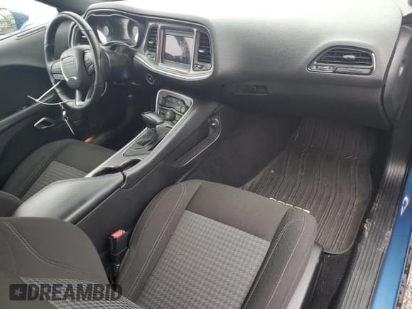 ✅ 2022 Dodge Challenger SXT • VIN: 2C3CDZAG9NH181964 • Lot: 46479994. Wystawiony na Copart z przebiegiem 23 756 mil. Bezpłatny archiwum sprzedaży aukcyjnych z USA i szczegółowy raport historii pojazdu na DreamBid. Zdjęcie 8.