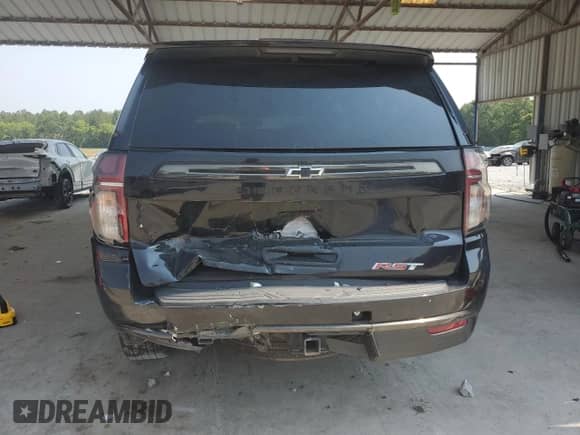 ✅ 2021 Chevrolet Suburban RST • VIN: 1GNSCEKD6MR353235 • Lot: 58855405. Wystawiony na Copart z przebiegiem 139 975 mil. Bezpłatny archiwum sprzedaży aukcyjnych z USA i szczegółowy raport historii pojazdu na DreamBid. Zdjęcie 6.