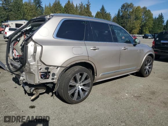✅ 2024 Volvo XC90 Plus Bright Theme • VIN: YV4H60CE9R1212876 • Lot: 85589185. Listed on Copart with 4,862 mi. Free auction sales archive from the USA and detailed vehicle history report at DreamBid. Image 3.
