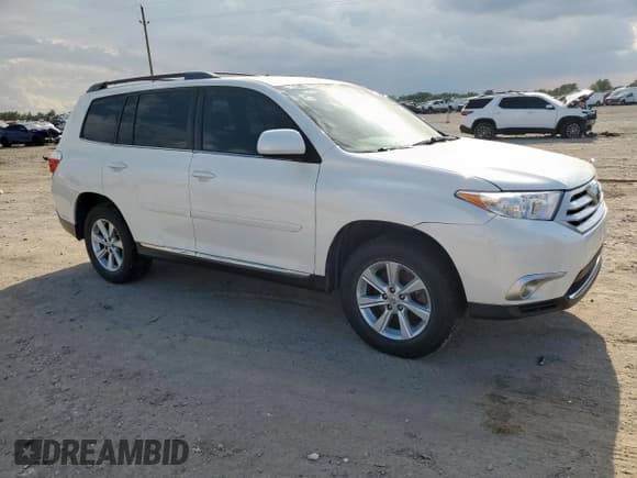 ✅ 2013 Toyota Highlander SE • VIN: 5TDZK3EH5DS135351 • Лот: 82290965. Опубликован ранее на Copart с пробегом 310 206 миль. Бесплатный доступ к архиву аукционных продаж из США и подробный отчёт об истории автомобиля на DreamBid. Изображение 4.