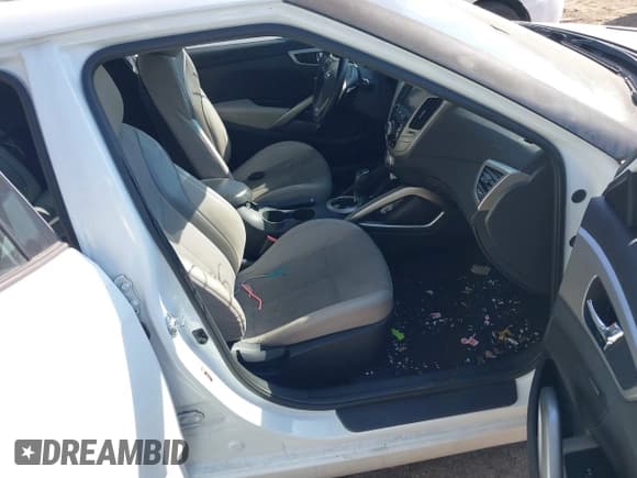 ✅ 2014 Hyundai Veloster • VIN: KMHTC6AD6EU194151 • Lot: 41775835. Wystawiony na IAAI z przebiegiem 111 136 mil. Bezpłatny archiwum sprzedaży aukcyjnych z USA i szczegółowy raport historii pojazdu na DreamBid. Zdjęcie 5.