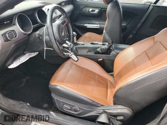 ✅ 2019 Ford Mustang EcoBoost Premium • VIN: 1FATP8UH5K5115647 • Лот: 87118525. Опубликован ранее на Copart с пробегом 56 306 миль. Бесплатный доступ к архиву аукционных продаж из США и подробный отчёт об истории автомобиля на DreamBid. Изображение 7.