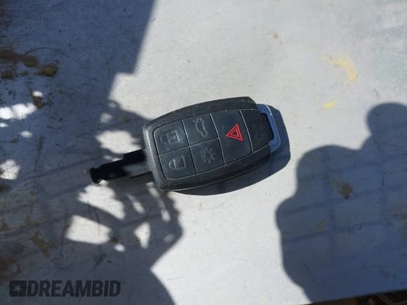 ✅ 2008 Volvo S40 2.4L • VIN: YV1MS382682405793 • Lot: 41822112. Wystawiony na IAAI z przebiegiem 142 918 mil. Bezpłatny archiwum sprzedaży aukcyjnych z USA i szczegółowy raport historii pojazdu na DreamBid. Zdjęcie 11.