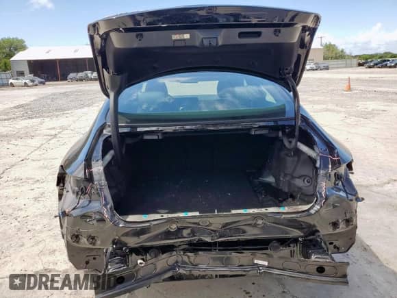 2025 Mercedes-Benz CLA 250 z VIN W1K5J4GB5SN504363, wystawiony jako Copart lot #61268535 z przebiegiem 1 854 mil mil oraz Szkoda całkowita • Salvage title. Historia ofert i sprzedaży dostępna na DreamBid. Obrazek 6.