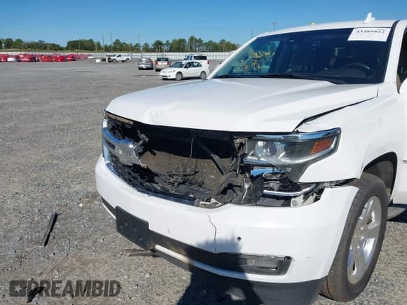 ✅ 2015 Chevrolet Suburban LT • VIN: 1GNSCJKC4FR616440 • Lot: 43489812. Wystawiony na IAAI z przebiegiem 212 406 mil. Bezpłatny archiwum sprzedaży aukcyjnych z USA i szczegółowy raport historii pojazdu na DreamBid. Zdjęcie 6.
