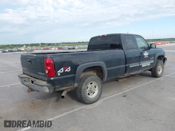 ✅ 2003 Chevrolet Silverado 2500HD LT • VIN: 1GCHK29133E152205 • Lot: 43109431. Wystawiony na IAAI z przebiegiem 267 461 mil. Bezpłatny archiwum sprzedaży aukcyjnych z USA i szczegółowy raport historii pojazdu na DreamBid. Zdjęcie 4.