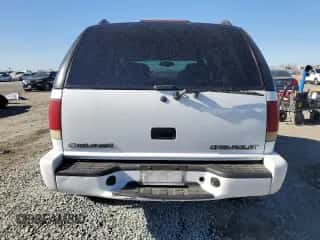 2001 Chevrolet Blazer LT z VIN 1GNDT13W312152527, wystawiony jako Copart lot #88365565 z przebiegiem 200 832 mil mil oraz Szkoda całkowita • Salvage title. Historia ofert i sprzedaży dostępna na DreamBid. Obrazek 6.