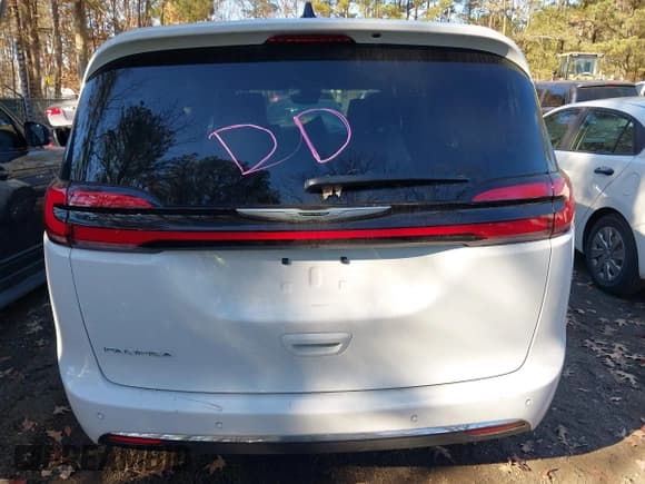 ✅ 2025 Chrysler Pacifica Select • VIN: 2C4RC1BGXSR601388 • Lot: 43777537. Wystawiony na IAAI z przebiegiem 15 753 mil. Bezpłatny archiwum sprzedaży aukcyjnych z USA i szczegółowy raport historii pojazdu na DreamBid. Zdjęcie 17.