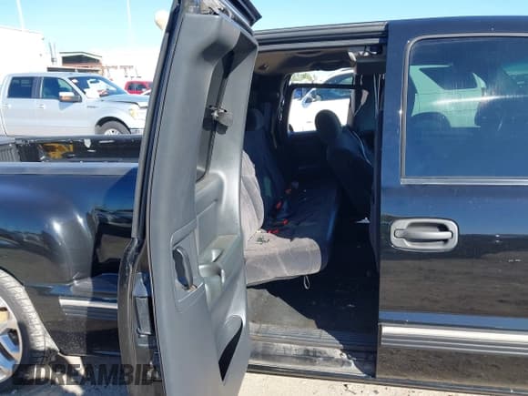 ✅ 2001 Chevrolet Silverado 1500 LS • VIN: 2GCEC19VX11142637 • Lot: 43633573. Listed on IAAI with 232,476 mi. Free auction sales archive from the USA and detailed vehicle history report at DreamBid. Image 8.