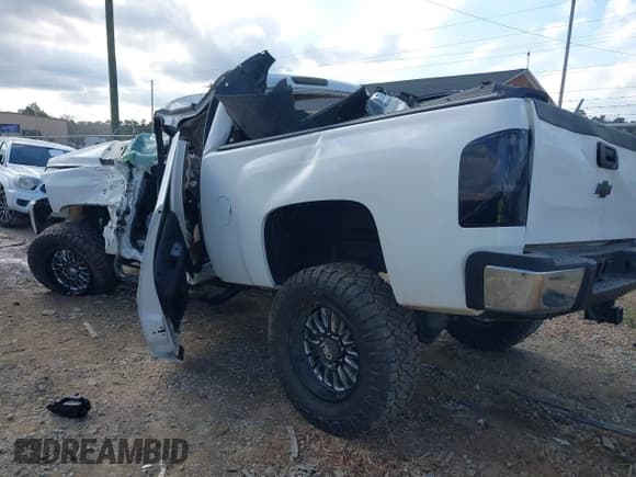 ✅ 2008 Chevrolet Silverado 2500HD 1LT • VIN: 1GCHC23668F225232 • Лот: 41136449. Опубликован ранее на IAAI с пробегом Не указан. Бесплатный доступ к архиву аукционных продаж из США и подробный отчёт об истории автомобиля на DreamBid. Изображение 3.