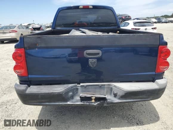 2005 Dodge Dakota SLT z VIN 1D7HE48N95S134566, wystawiony jako Copart lot #63820455 z przebiegiem Nie podano mil oraz Czysty tytuł • Clean title. Historia ofert i sprzedaży dostępna na DreamBid. Obrazek 6.