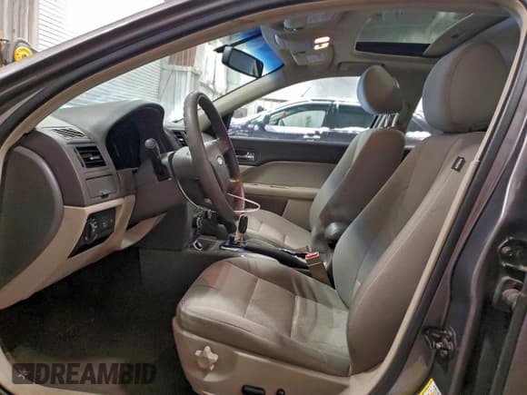 ✅ 2012 Ford Fusion SE • VIN: 3FAHP0HA9CR281396 • Lot: 94140105. Wystawiony na Copart z przebiegiem 171 151 mil. Bezpłatny archiwum sprzedaży aukcyjnych z USA i szczegółowy raport historii pojazdu na DreamBid. Zdjęcie 7.