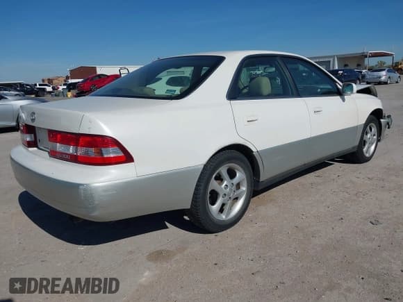 ✅ 2000 Lexus ES 300 • VIN: JT8BF28G4Y5102497 • Лот: 43650282. Опубликован ранее на IAAI с пробегом 128 348 миль. Бесплатный доступ к архиву аукционных продаж из США и подробный отчёт об истории автомобиля на DreamBid. Изображение 4.