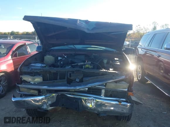 ✅ 1997 Chevrolet Silverado 2500 • VIN: 1GCGC24R4VE116189 • Lot: 43456784. Wystawiony na IAAI z przebiegiem 203 518 mil. Bezpłatny archiwum sprzedaży aukcyjnych z USA i szczegółowy raport historii pojazdu na DreamBid. Zdjęcie 6.