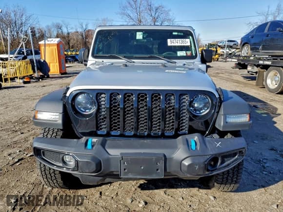 ✅ 2023 Jeep Wrangler • VIN: 1C4JJXN68PW661306 • Lot: 94741365. Wystawiony na Copart z przebiegiem 33 200 mil. Bezpłatny archiwum sprzedaży aukcyjnych z USA i szczegółowy raport historii pojazdu na DreamBid. Zdjęcie 5.
