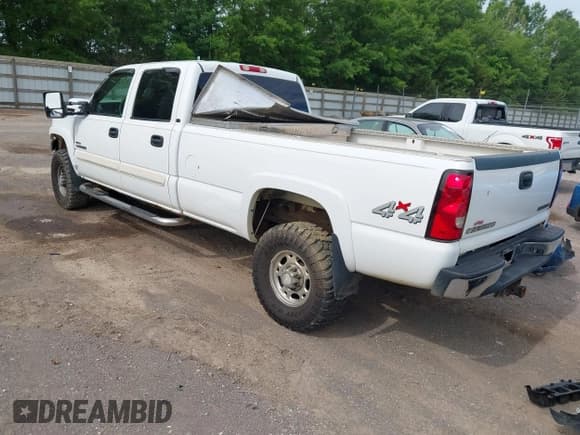✅ 2005 Chevrolet Silverado 2500HD LS • VIN: 1GCHK23285F930402 • Lot: 42322628. Wystawiony na IAAI z przebiegiem 218 392 mil. Bezpłatny archiwum sprzedaży aukcyjnych z USA i szczegółowy raport historii pojazdu na DreamBid. Zdjęcie 3.