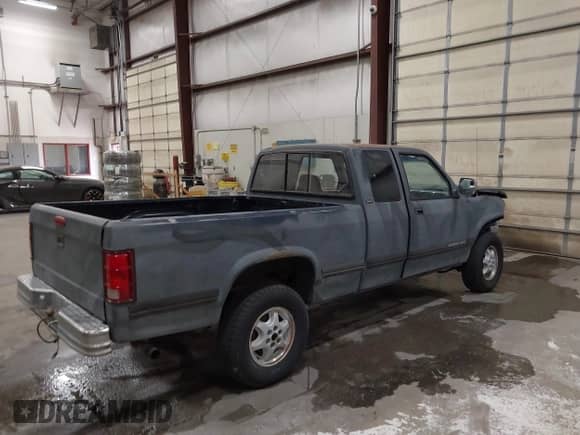 1994 Dodge Dakota z VIN 1B7GG23Y7RS709954, wystawiony jako IAAI lot #42571200 z przebiegiem 184 125 mil mil oraz . Historia ofert i sprzedaży dostępna na DreamBid. Obrazek 4.