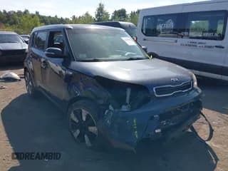 ✅ 2015 Kia Soul + • VIN: KNDJX3A55F7223940 • Lot: 43141885. Wystawiony na IAAI z przebiegiem 135 435 mil. Bezpłatny archiwum sprzedaży aukcyjnych z USA i szczegółowy raport historii pojazdu na DreamBid. Zdjęcie 1.