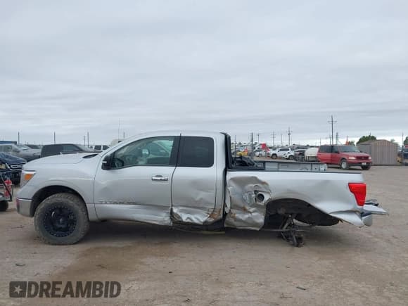 ✅ 2018 Nissan Titan SV • VIN: 1N6AA1C80JN504204 • Lot: 43540183. Wystawiony na IAAI z przebiegiem 117 226 mil. Bezpłatny archiwum sprzedaży aukcyjnych z USA i szczegółowy raport historii pojazdu na DreamBid. Zdjęcie 15.