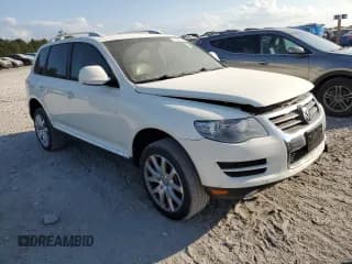 ✅ 2009 Volkswagen Touareg V6 • VIN: WVGFM77L59D035884 • Lot: 71473874. Wystawiony na Copart z przebiegiem 192 921 mil. Bezpłatny archiwum sprzedaży aukcyjnych z USA i szczegółowy raport historii pojazdu na DreamBid. Zdjęcie 4.