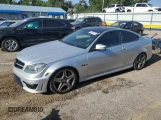 ✅ 2012 Mercedes-Benz C 63 AMG • VIN: WDDGJ7HB9CF927547 • Lot: 63329125. Wystawiony na Copart z przebiegiem 105 460 mil. Bezpłatny archiwum sprzedaży aukcyjnych z USA i szczegółowy raport historii pojazdu na DreamBid. Zdjęcie 1.