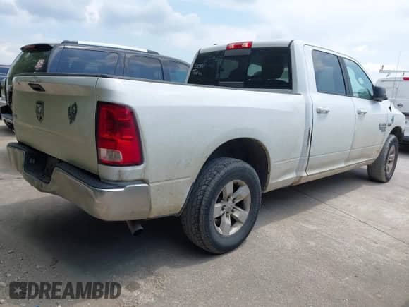 2019 Ram 1500 Big Horn z VIN 1C6RR6TT1KS593811, wystawiony jako IAAI lot #42006658 z przebiegiem 169 121 mil mil oraz . Historia ofert i sprzedaży dostępna na DreamBid. Obrazek 4.