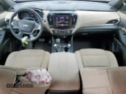 ✅ 2023 Chevrolet Traverse LS • VIN: 1GNERFKW4PJ206515 • Lot: 57884005. Wystawiony na Copart z przebiegiem 53 521 mil. Bezpłatny archiwum sprzedaży aukcyjnych z USA i szczegółowy raport historii pojazdu na DreamBid. Zdjęcie 8.