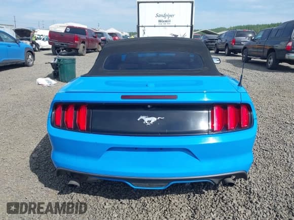 ✅ 2017 Ford Mustang EcoBoost Premium • VIN: 1FATP8UHXH5320504 • Lot: 42210241. Wystawiony na IAAI z przebiegiem Nie podano. Bezpłatny archiwum sprzedaży aukcyjnych z USA i szczegółowy raport historii pojazdu na DreamBid. Zdjęcie 17.