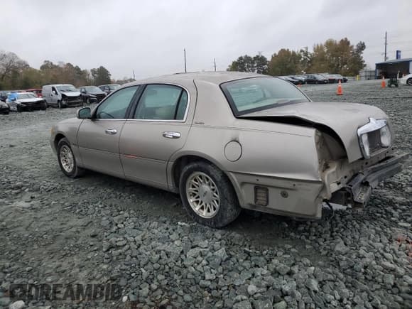 ✅ 1999 Lincoln Town Car Signature • VIN: 1LNHM82W4XY640002 • Lot: 89822555. Listed on Copart with 207,683 mi. Free auction sales archive from the USA and detailed vehicle history report at DreamBid. Image 2.