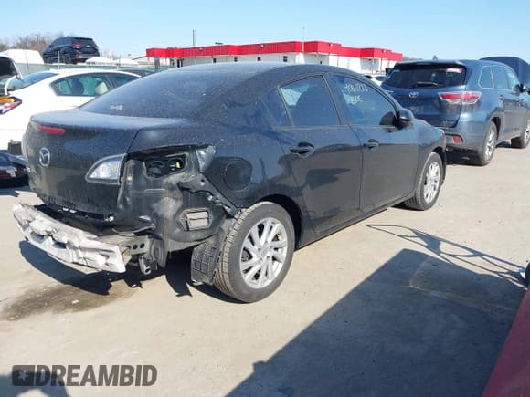 ✅ 2012 Mazda 3 i Touring • VIN: JM1BL1VG9C1510731 • Lot: 41760723. Wystawiony na IAAI z przebiegiem 196 518 mil. Bezpłatny archiwum sprzedaży aukcyjnych z USA i szczegółowy raport historii pojazdu na DreamBid. Zdjęcie 4.