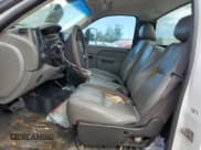 ✅ 2011 Chevrolet Silverado 2500HD Work Truck • VIN: 1GC0CVCG4BF213918 • Lot: 80470385. Wystawiony na Copart z przebiegiem Nie podano. Bezpłatny archiwum sprzedaży aukcyjnych z USA i szczegółowy raport historii pojazdu na DreamBid. Zdjęcie 7.