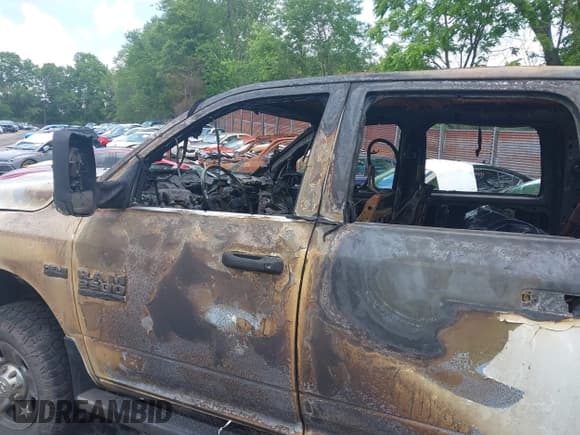 ✅ 2014 Ram 2500 Tradesman • VIN: 3C6UR5HJ3EG173684 • Lot: 42531859. Listed on IAAI with Not provided. Free auction sales archive from the USA and detailed vehicle history report at DreamBid. Image 6.