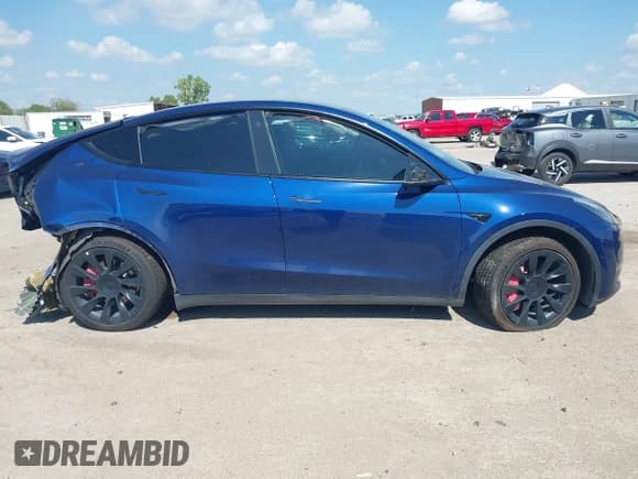 ✅ 2021 Tesla Model Y Long Range • VIN: 5YJYGDEEXMF233160 • Lot: 43301574. Listed on IAAI with Not provided. Free auction sales archive from the USA and detailed vehicle history report at DreamBid. Image 12.
