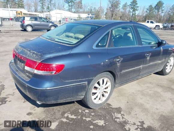 2006 Hyundai Azera SE z VIN KMHFC46F86A041396, wystawiony jako IAAI lot #41858709 z przebiegiem 216 101 mil mil oraz . Historia ofert i sprzedaży dostępna na DreamBid. Obrazek 4.