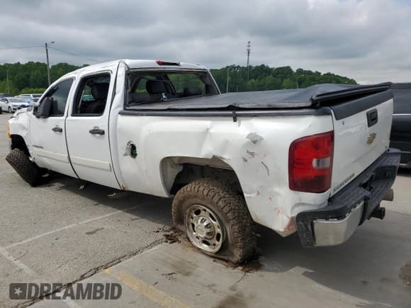 ✅ 2008 Chevrolet Silverado 2500HD 1LT • VIN: 1GCHC23638F200546 • Lot: 56834735. Wystawiony na Copart z przebiegiem 302 425 mil. Bezpłatny archiwum sprzedaży aukcyjnych z USA i szczegółowy raport historii pojazdu na DreamBid. Zdjęcie 2.